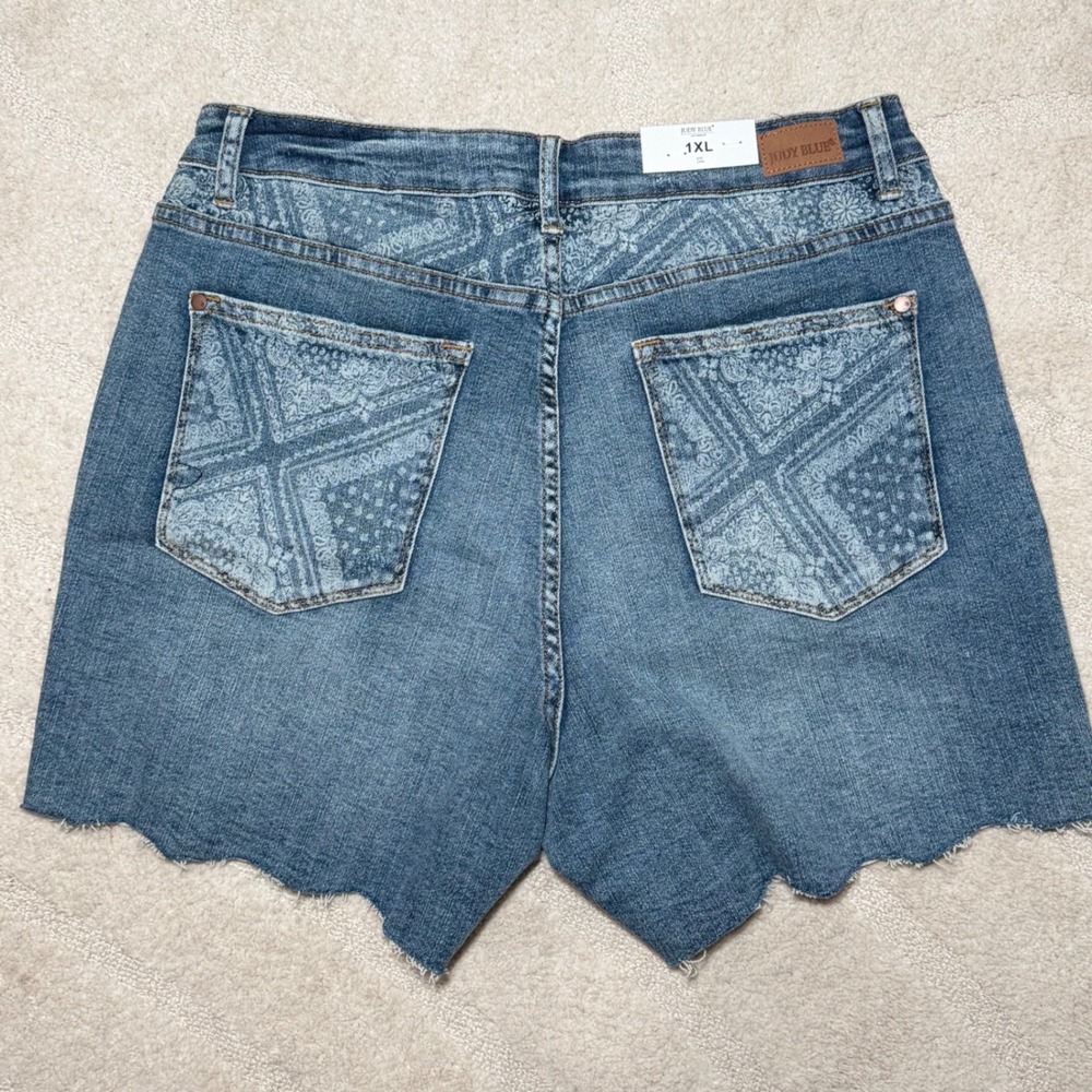 NWT Judy Blue Bandana Paisley Scallop Hem Denim Shorts Mid Rise Medium Blue 1XL